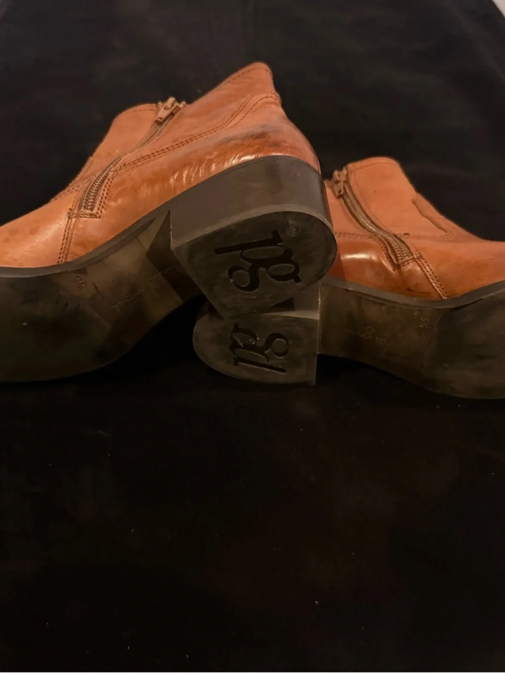 Paul Green this leather